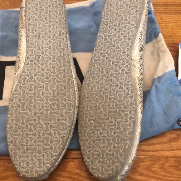 Toms - Picture 2 of 3